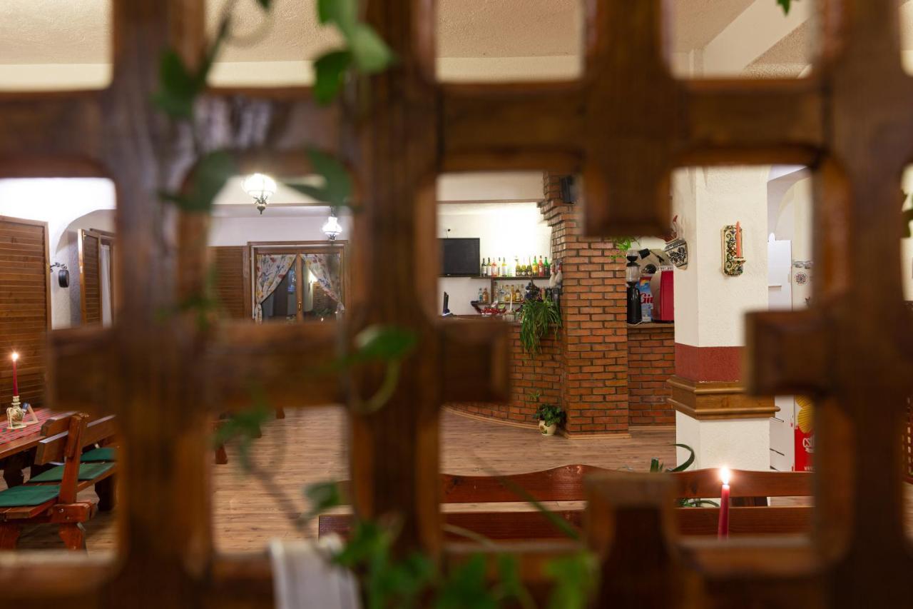 Pensiunea Si Restaurant Erdo Одорхею-Секуйеск Экстерьер фото