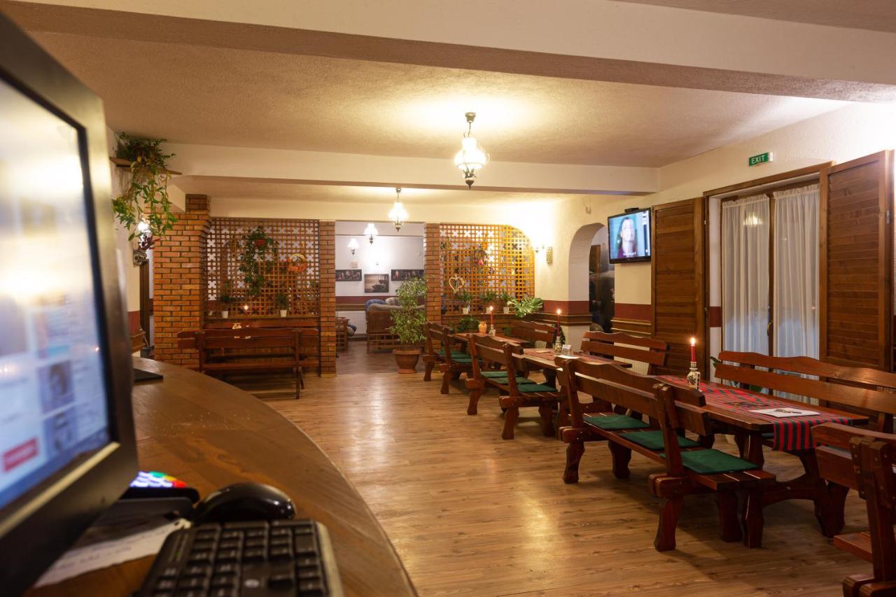 Pensiunea Si Restaurant Erdo Одорхею-Секуйеск Экстерьер фото